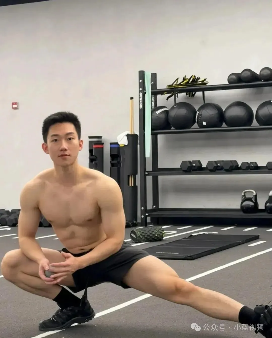 02 年退役兵哥哥，阳光型男颜值身材双在线！