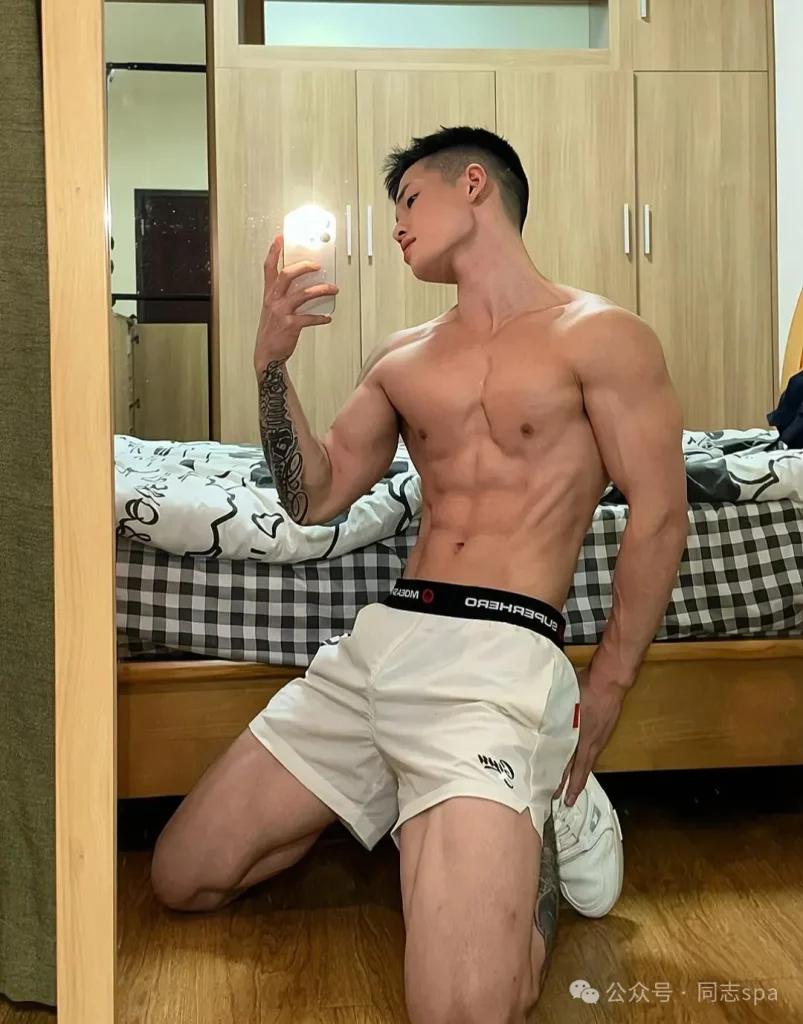 退伍 WJ 帅兵哥，180cm 黑皮精壮肌肉太可了！
