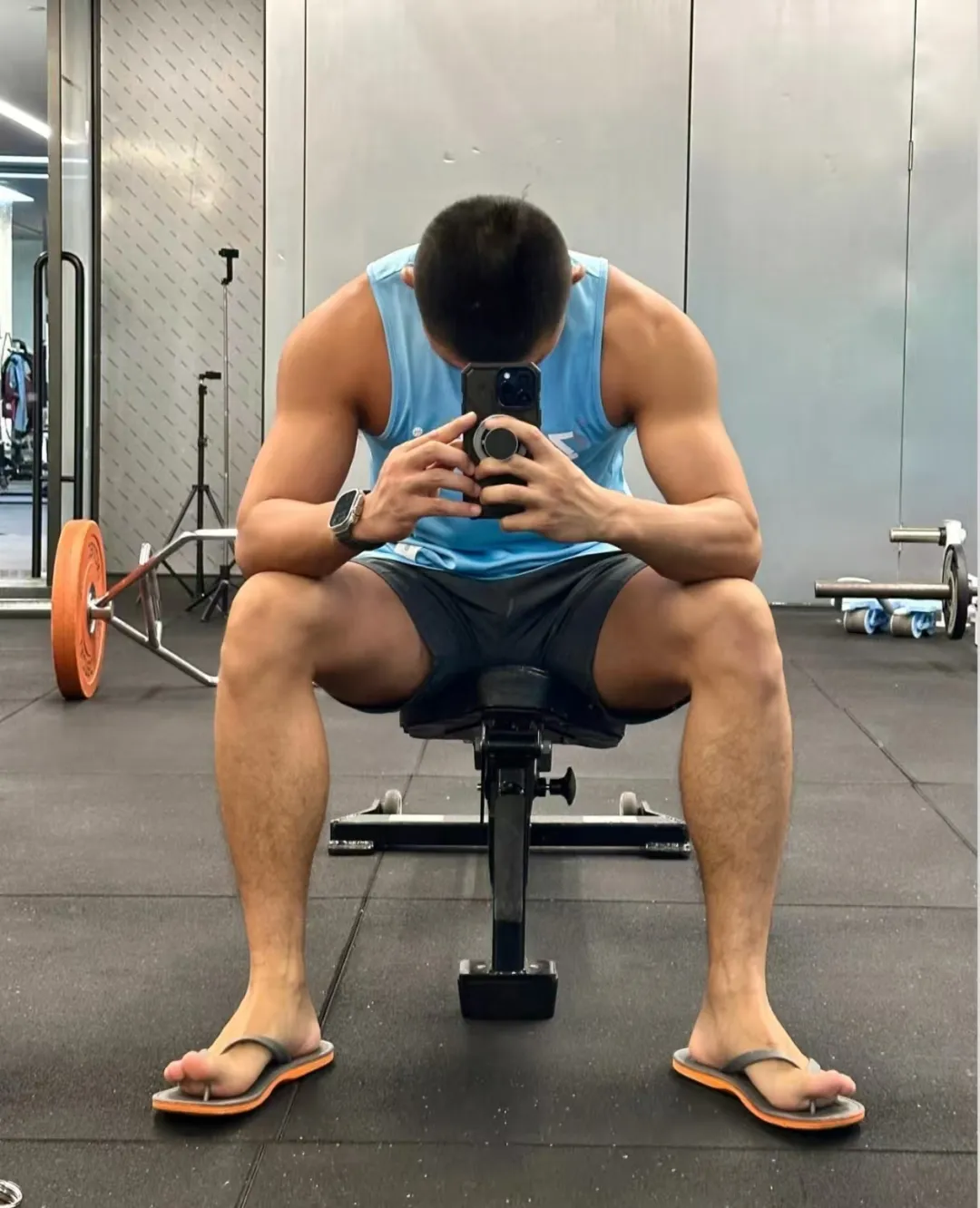 ig 上穿吊带的寸头弟弟也太有型了，看看谁又可以啦！