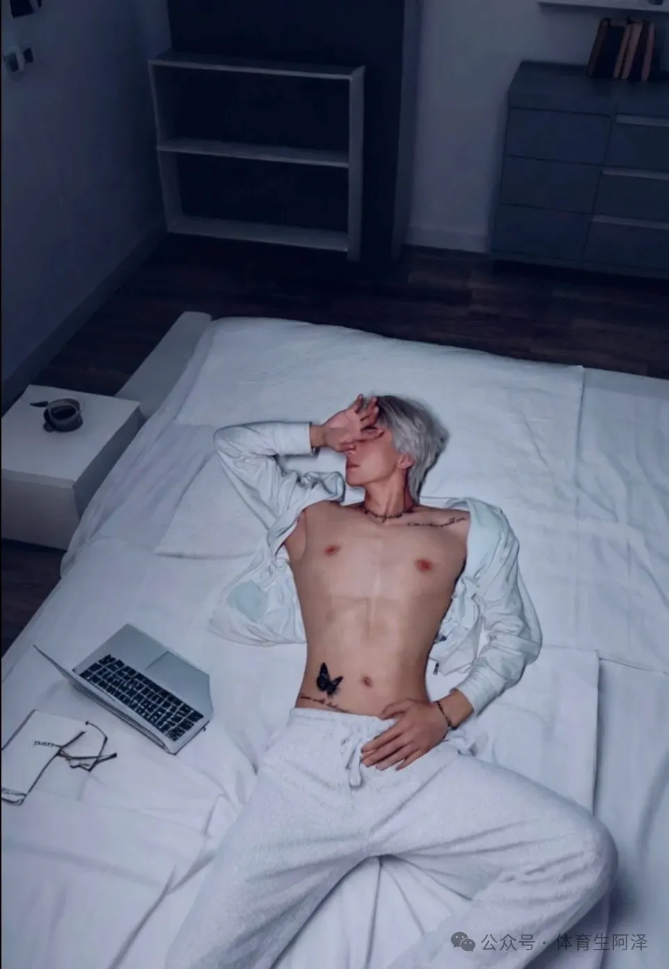 195 宽肩窄腰体育生男大，硕大胸肌好粉嫩，别太诱惑......