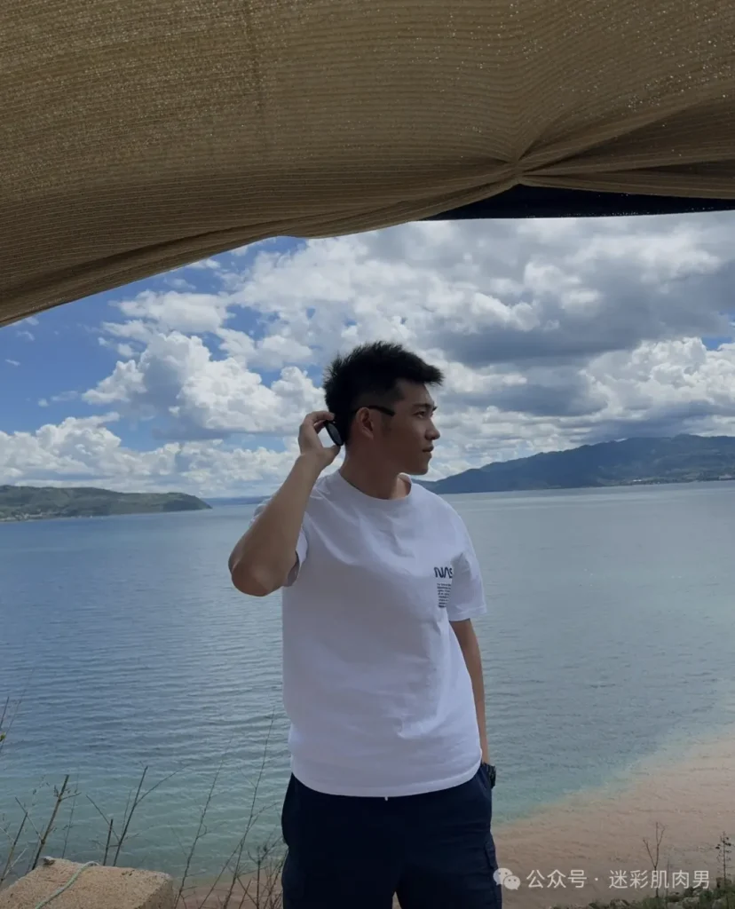 陈 sir 穿修身裤视频实力掩盖不住，竟还是寸头兵哥！