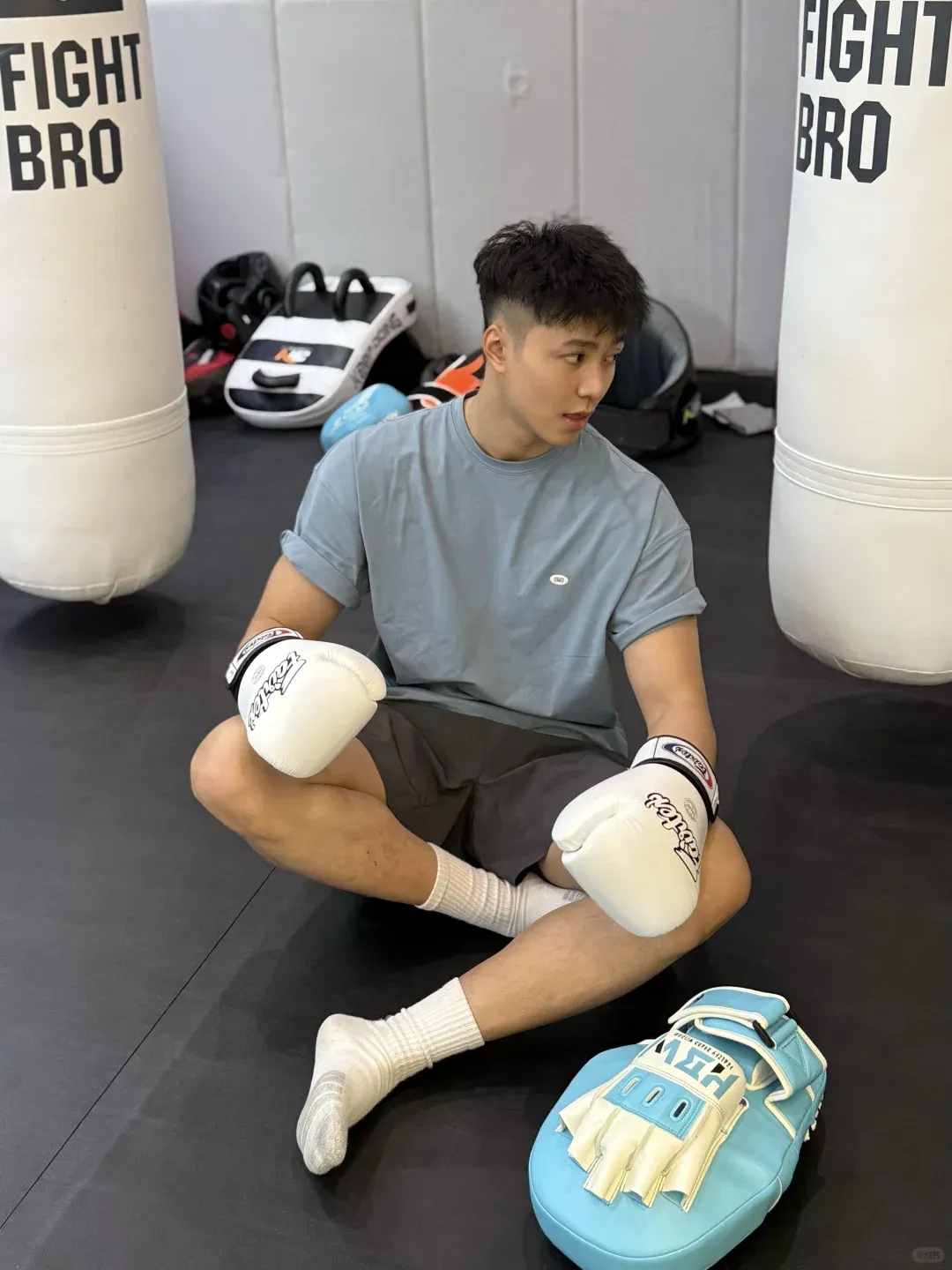 冬天别偷懒！185cm 白袜男邀你寒冬坚持健身