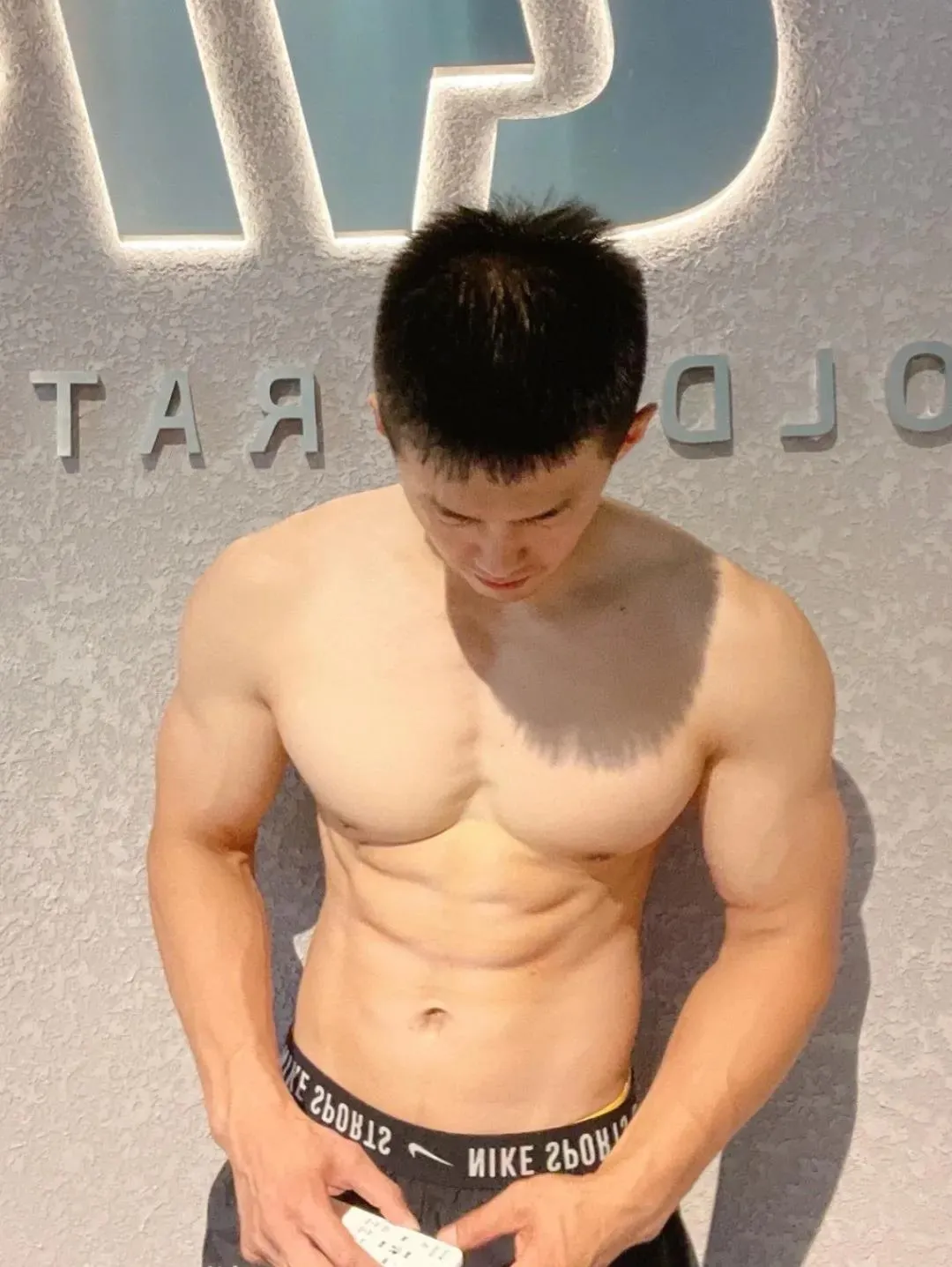 爷们肌肉 GoGoboy 哥哥登陆《风度》封面
