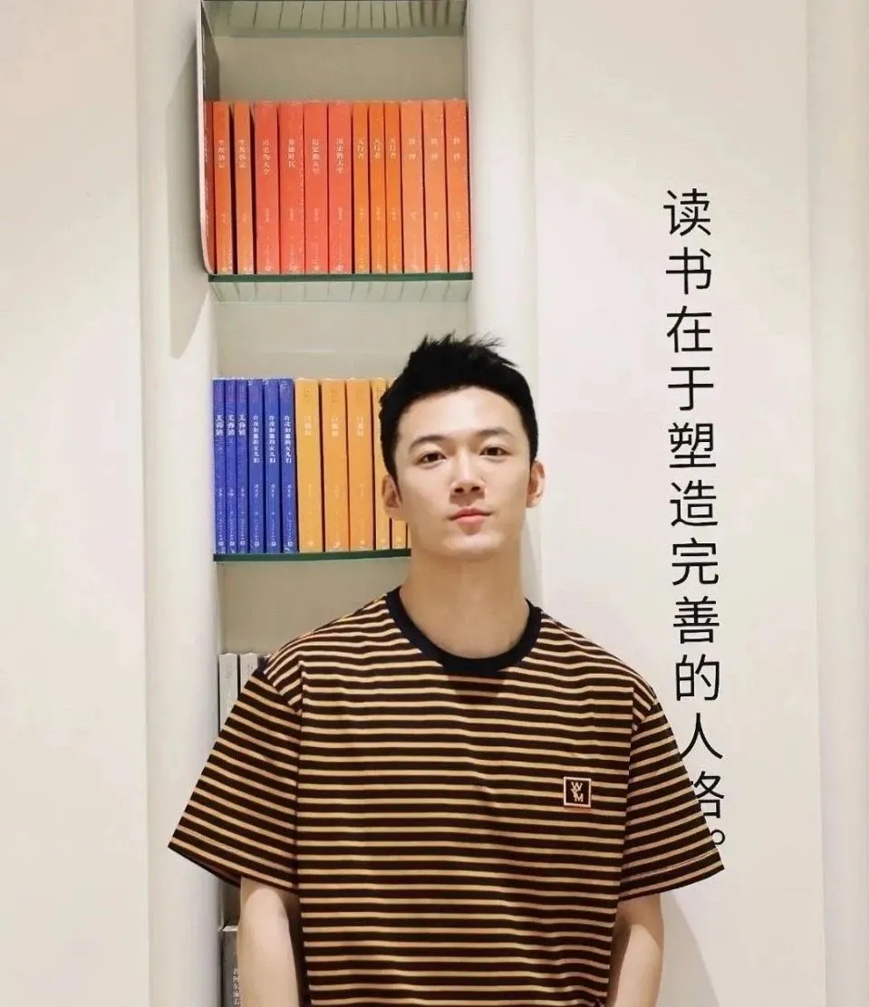 春晚正装男主持长太帅又火了！他今年 38 岁了，你敢信吗？