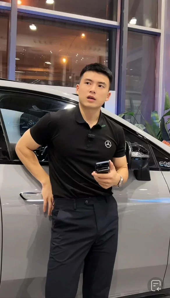穿正装皮鞋卖车超帅销售的瓜你吃了吗！网友们都尖叫了！