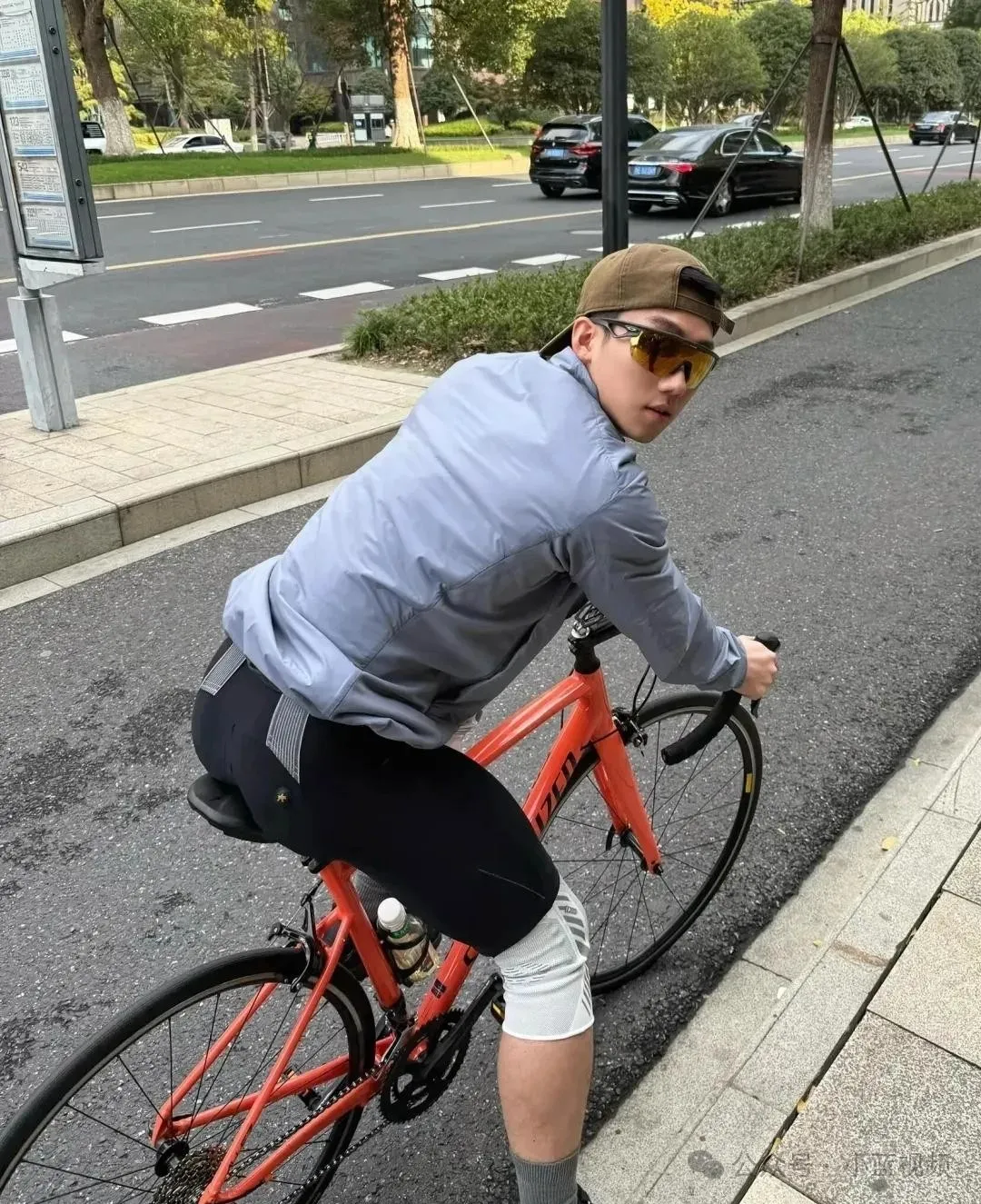 02 年退役兵哥哥，阳光型男颜值身材双在线！