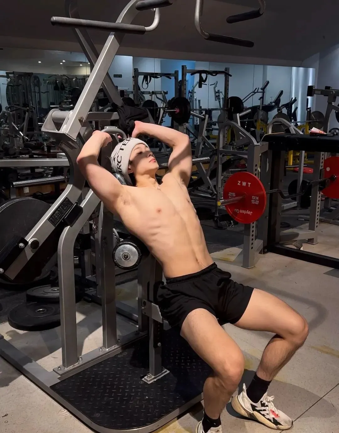 辽宁鲨鱼腹肌奶凶奶凶阳光健身大男孩！