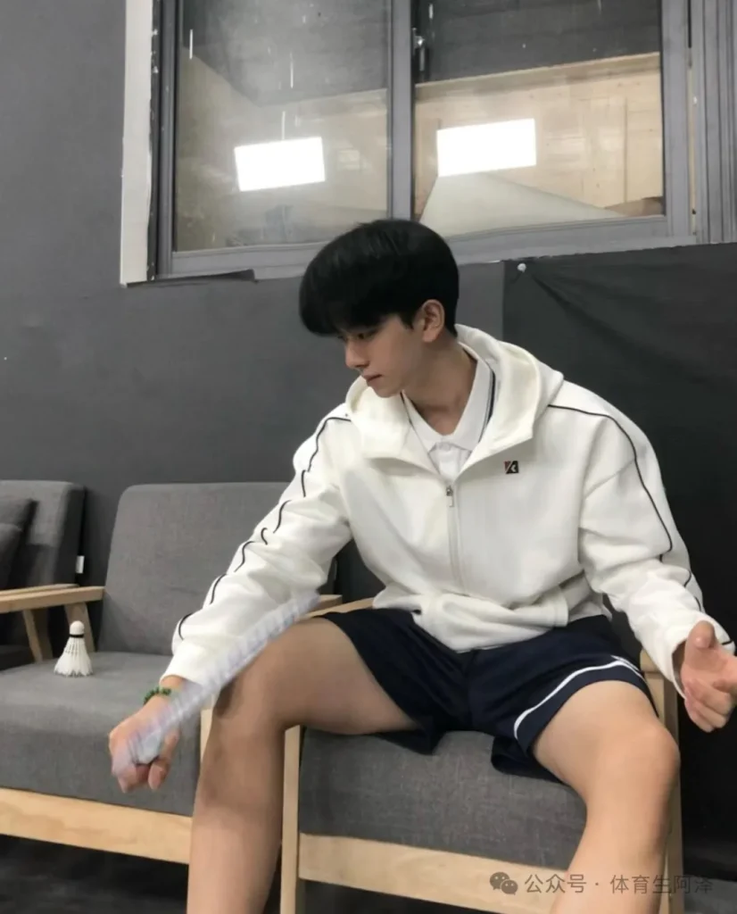 185 白袜体育生，白袜长腿太诱惑，属于男大的时代来啦........