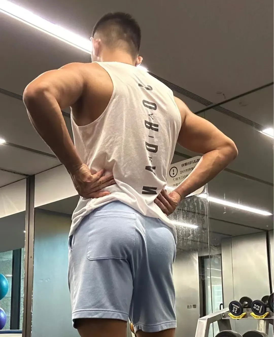 穿吊带的寸头弟弟也太有型了，看看谁又可以啦！