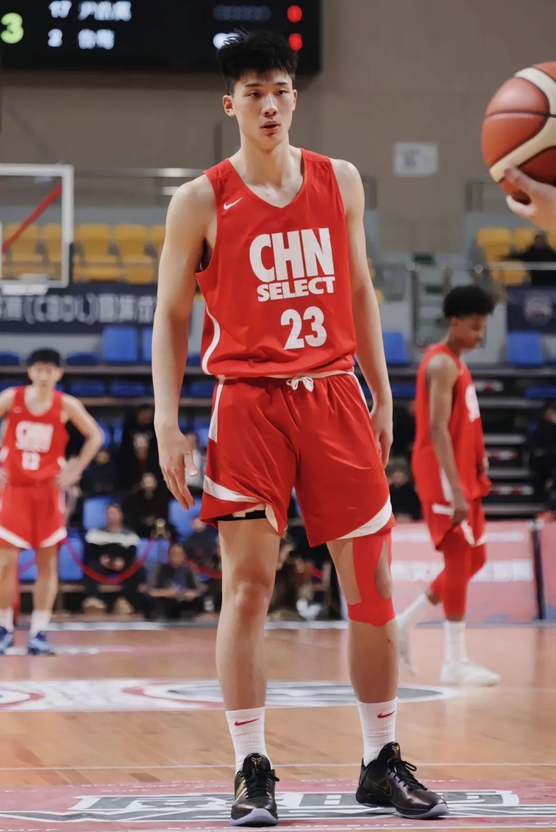 193cm 山东体育生男大，19 岁大弟弟真的超可以！