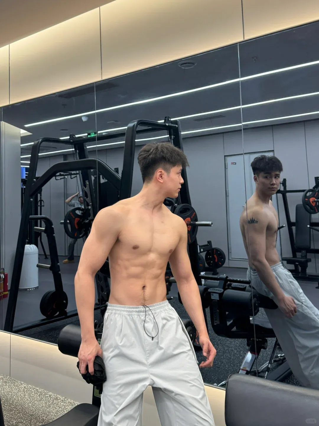 冬天别偷懒！185cm 白袜男邀你寒冬坚持健身