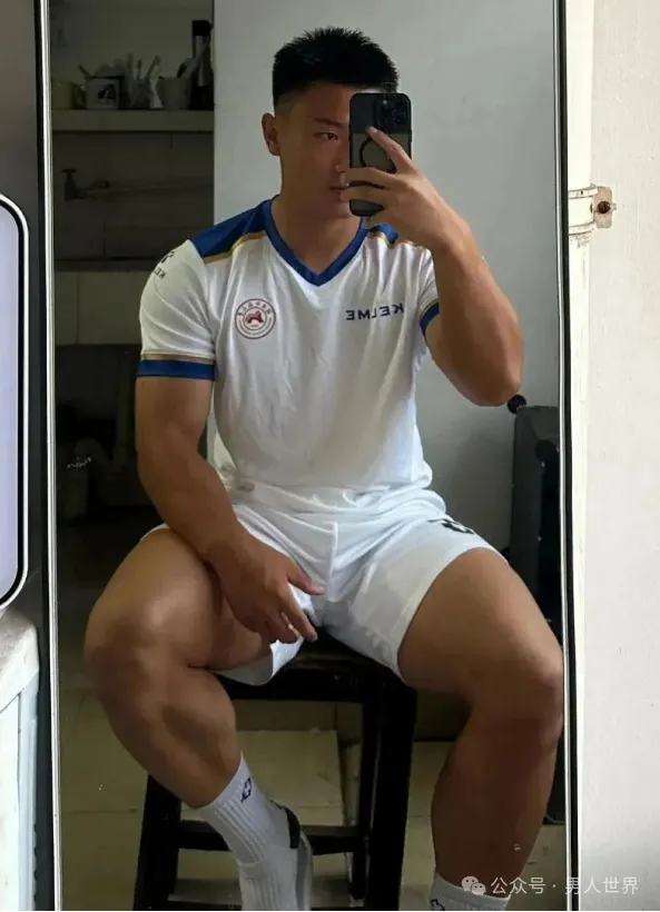 男大，太粗壮了！师大黑皮体育生