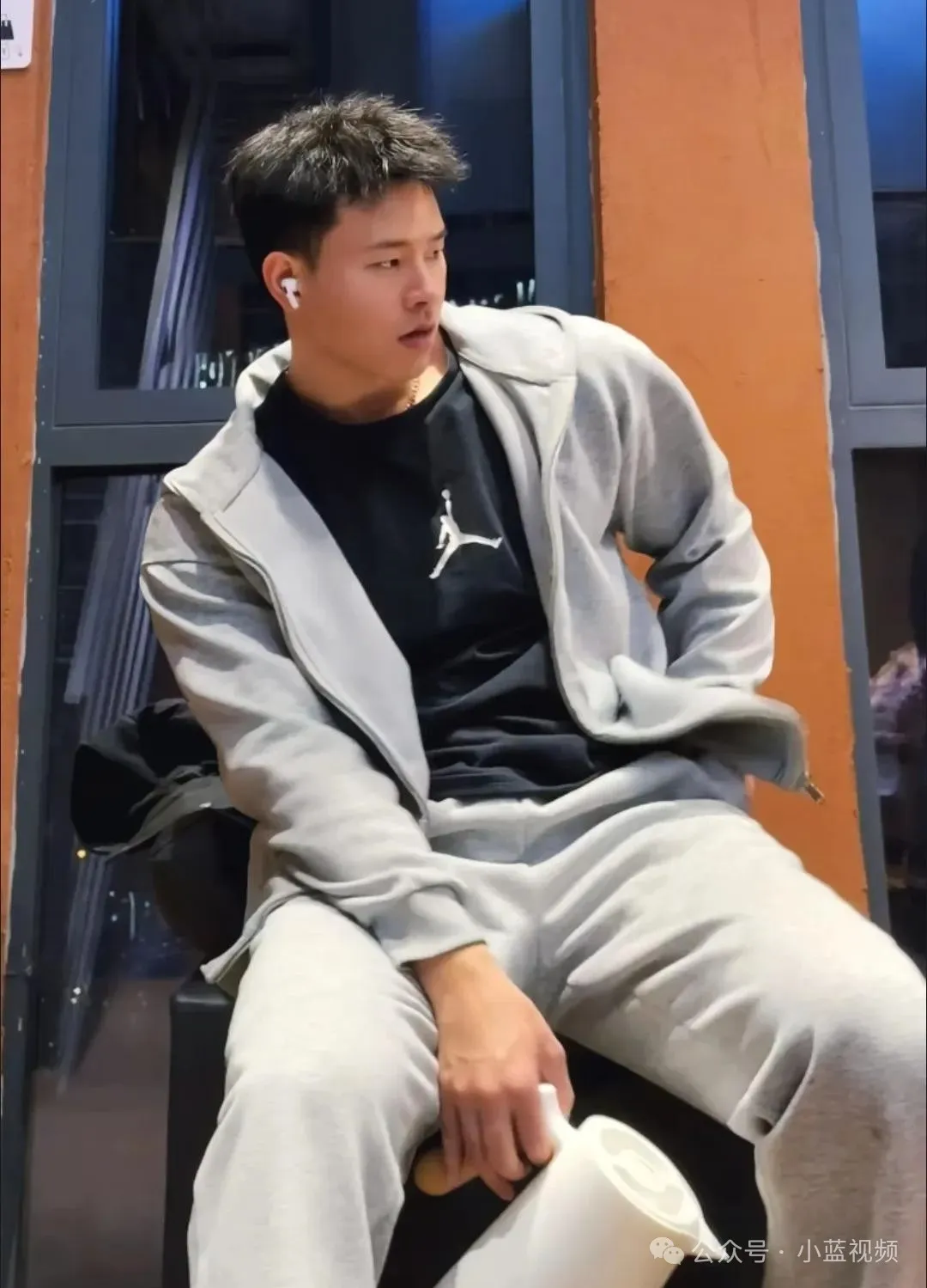 腿毛太浓了，大长腿篮球体育生小哥哥!