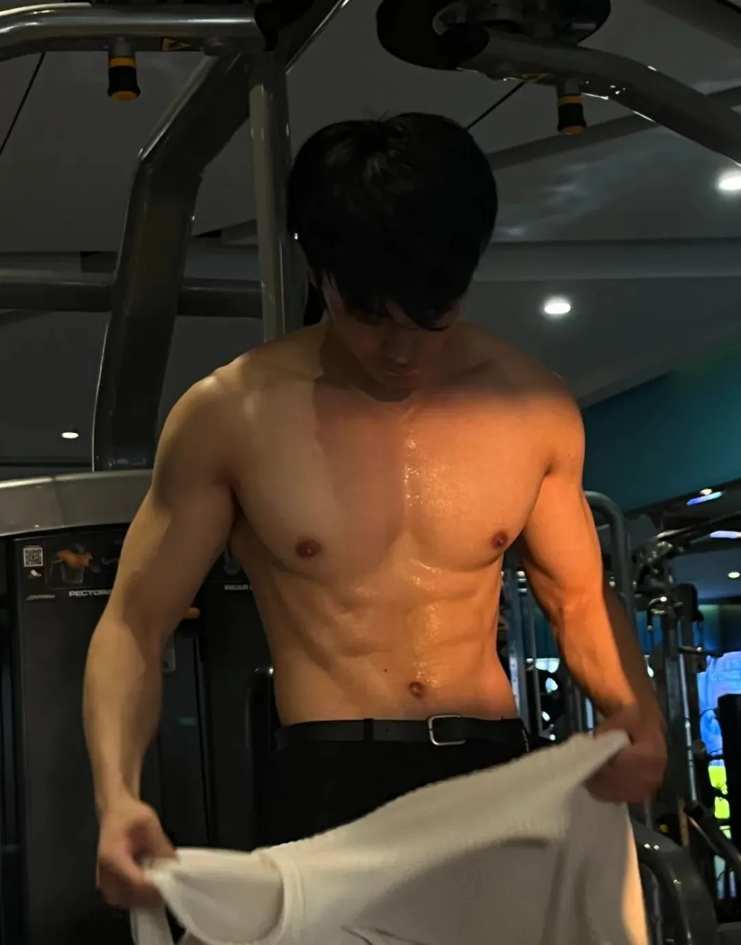183cm 浙江人鱼线肌肉立体男大！