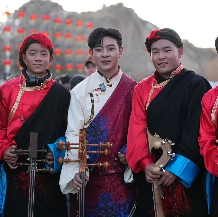 春晚西藏分会场男主持太帅了！藏族帅哥真是多！