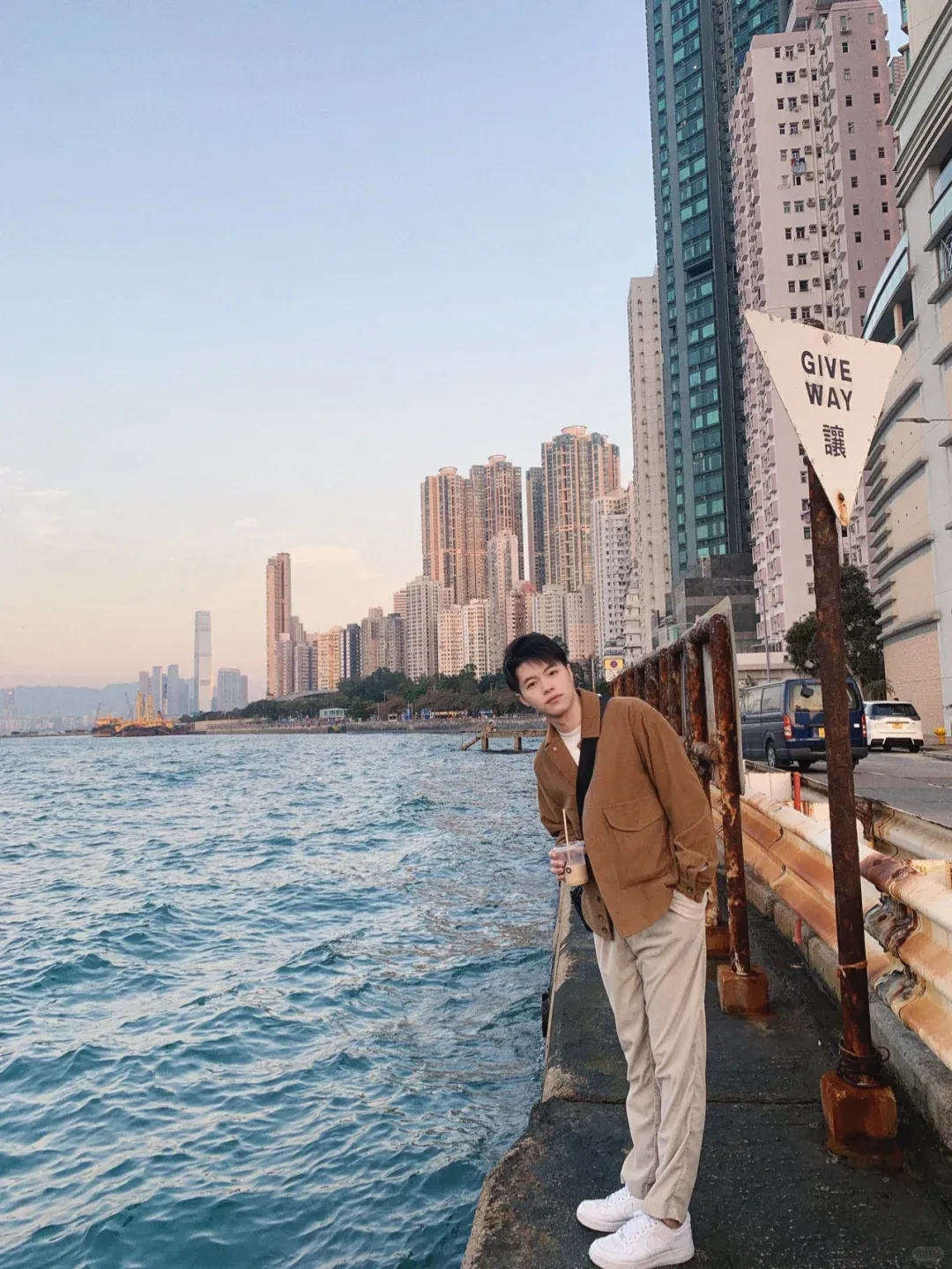 清秀职业律师，薄肌精瘦帅哥