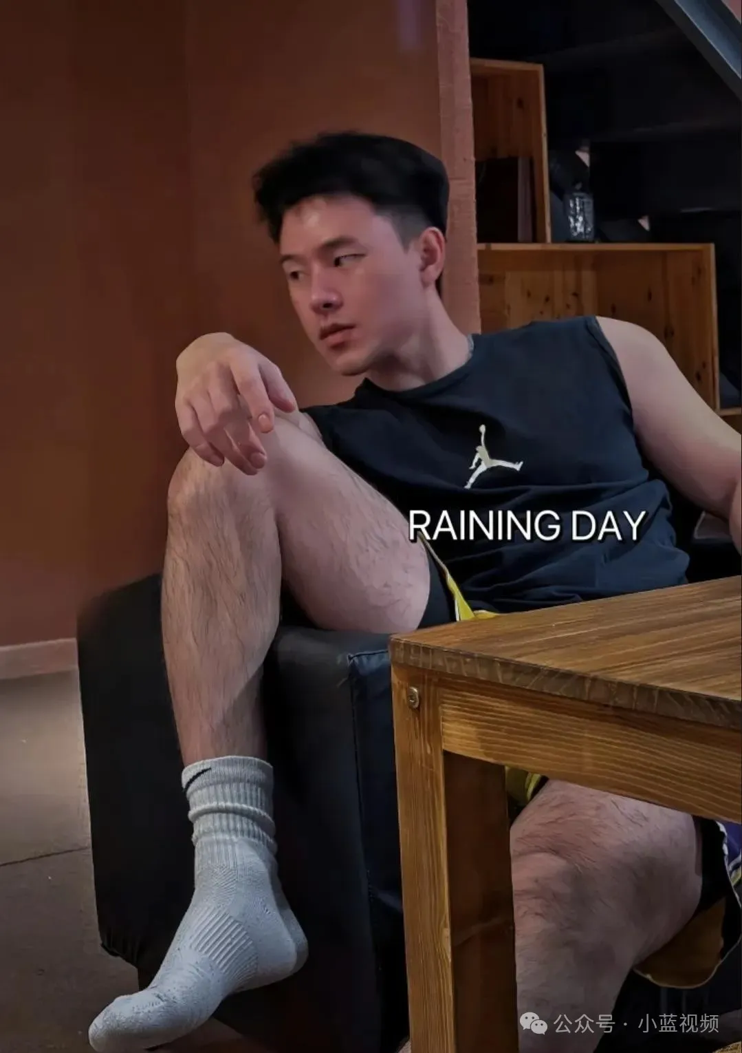 腿毛太浓了，大长腿篮球体育生小哥哥!