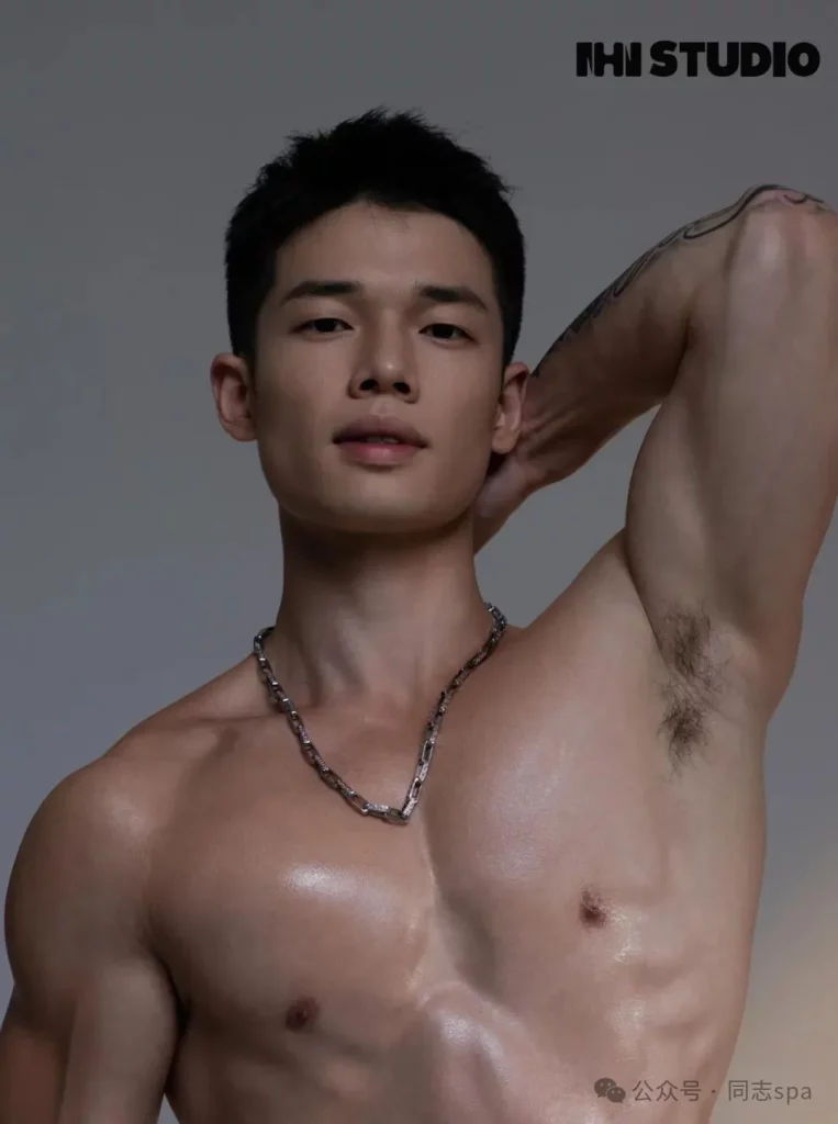 退伍 WJ 帅兵哥，180cm 黑皮精壮肌肉太可了！
