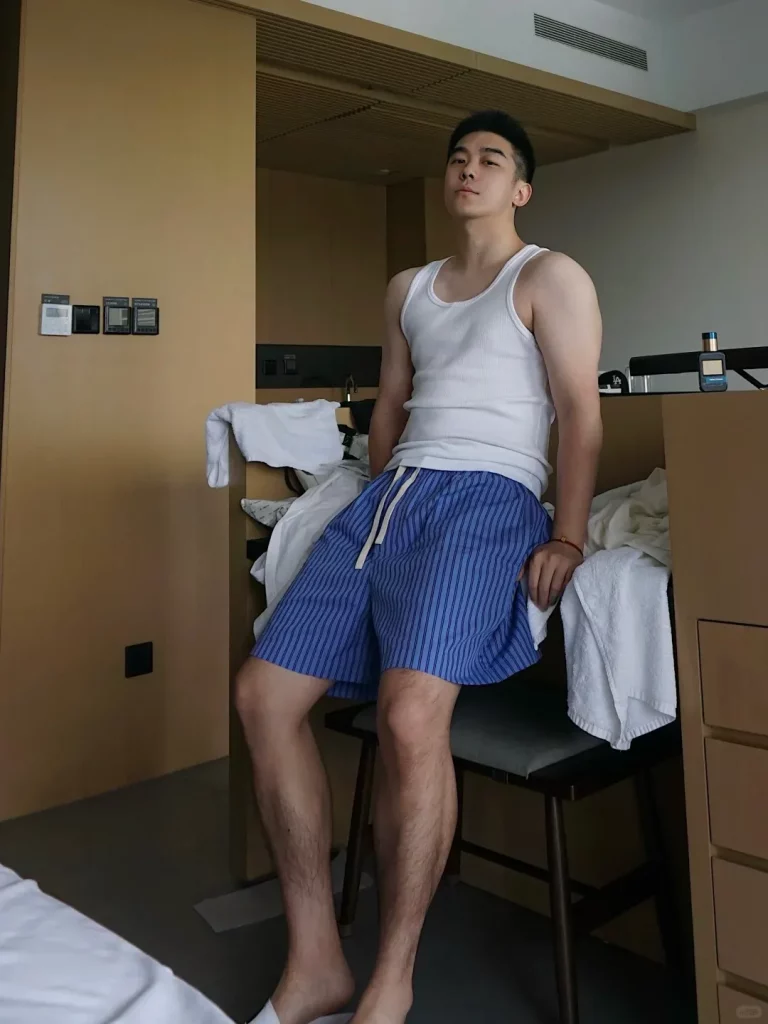 正装也能玩出不一样的帅气感