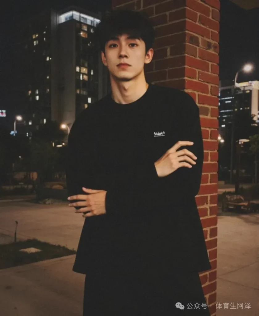 白袜长腿体育生男友，少年感满满。这又是哪个男生的初恋......