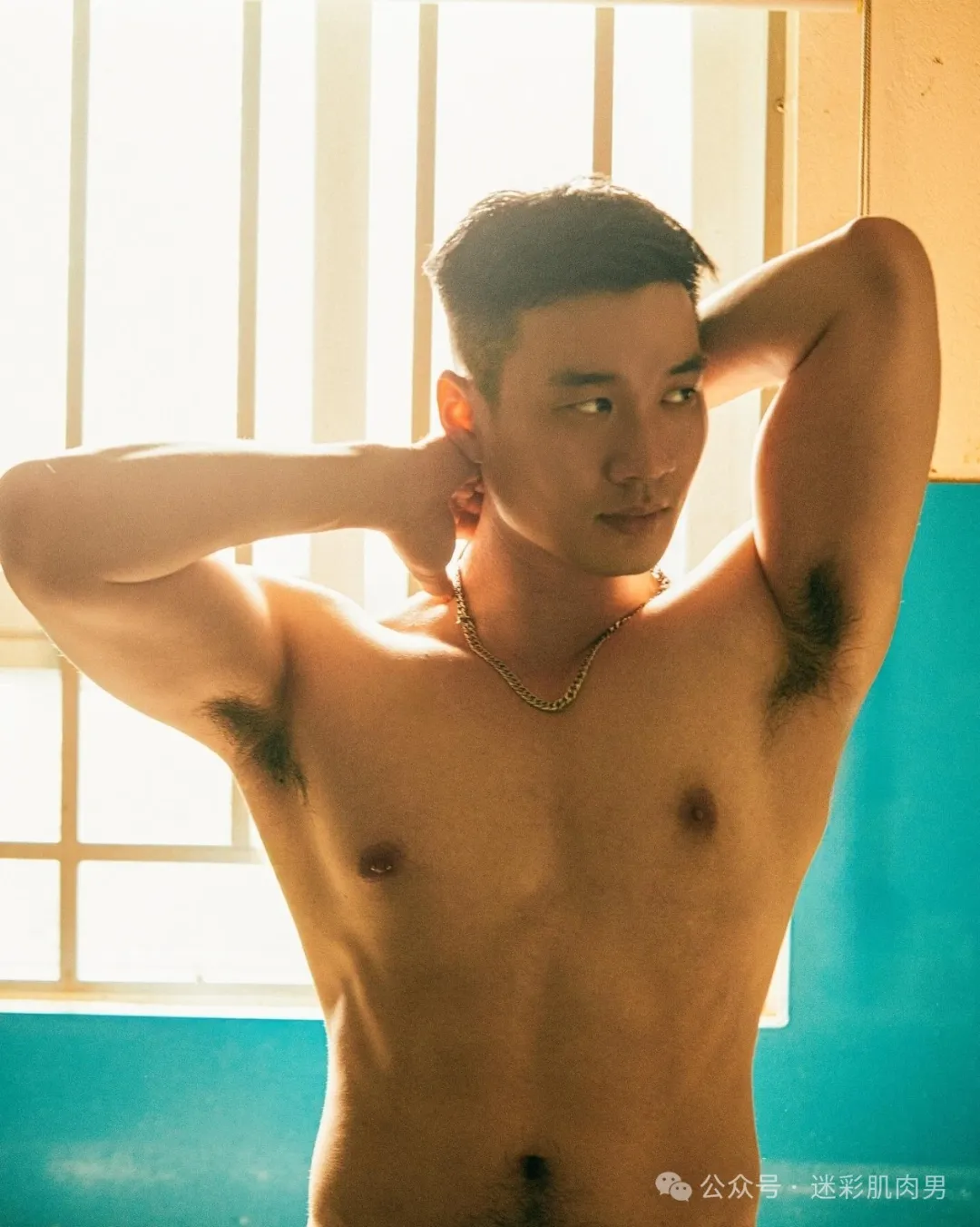 181CM 空少为吸引穿内裤拍大片？大鼻子也太撩了！