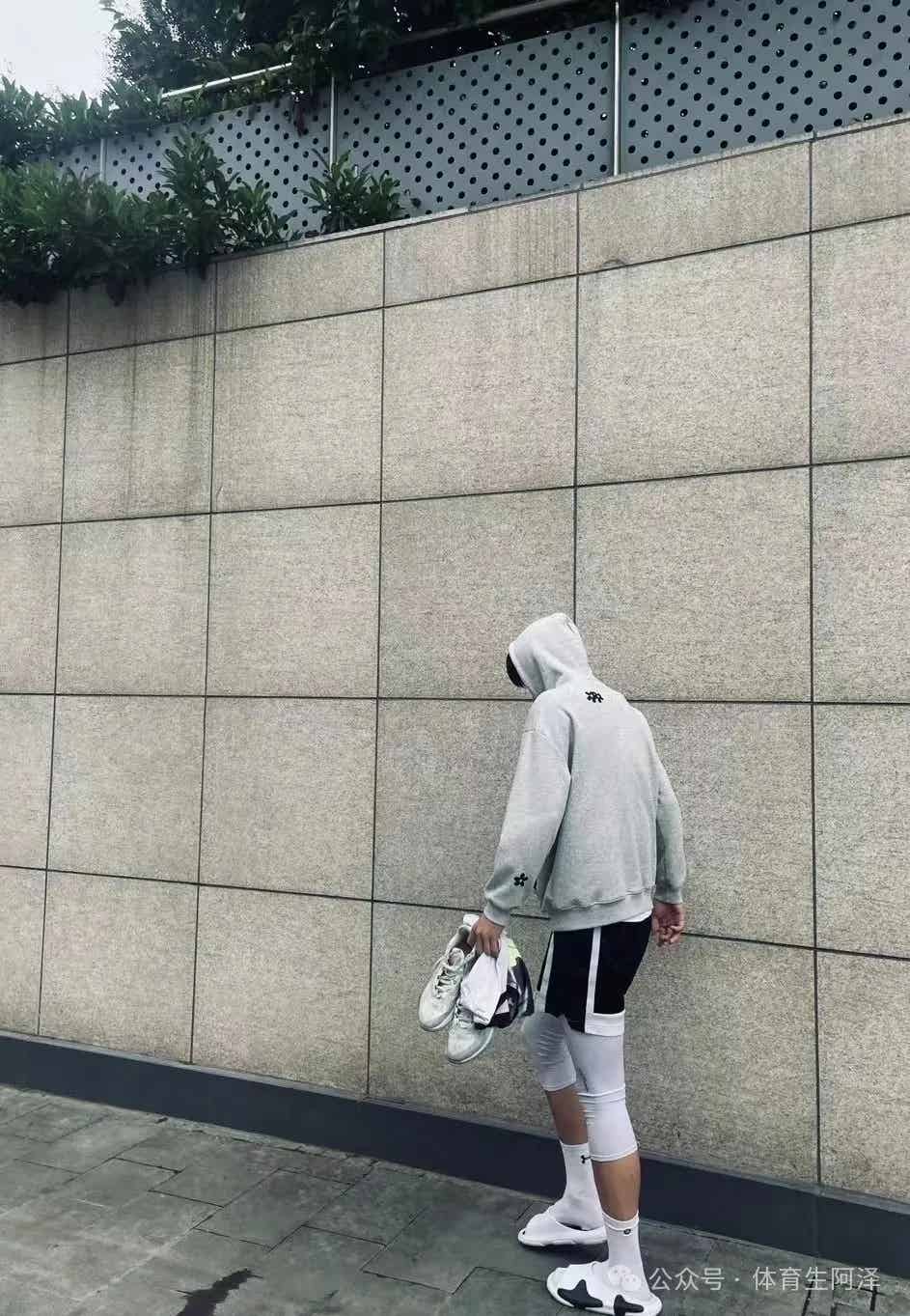 185 黑皮篮球体育生，上演三人行片段，现实版燃冬........