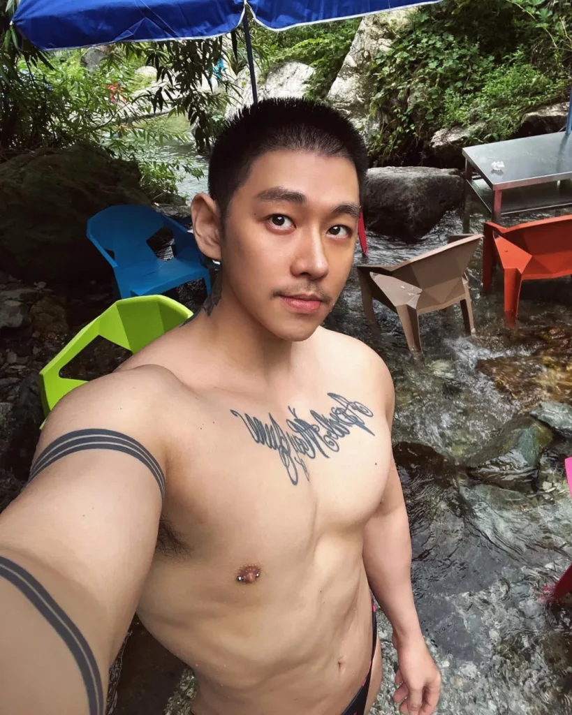 黑皮肌肉风暴,逆光健身美学,成都小哥哥带你玩转全球 黑皮肌肉风暴,逆光健身美学,成都小哥哥带你玩转全球