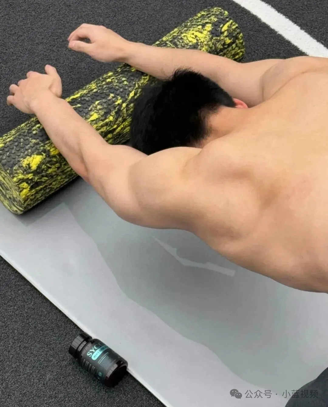 02 年退役兵哥哥，阳光型男颜值身材双在线！