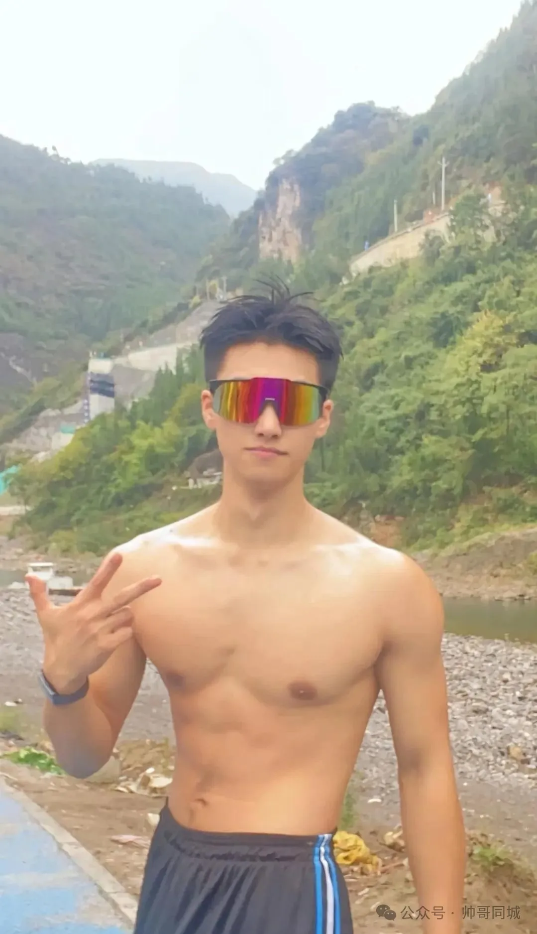 22 薄肌酷酷男孩，重庆粉粉嫩嫩帅哥！