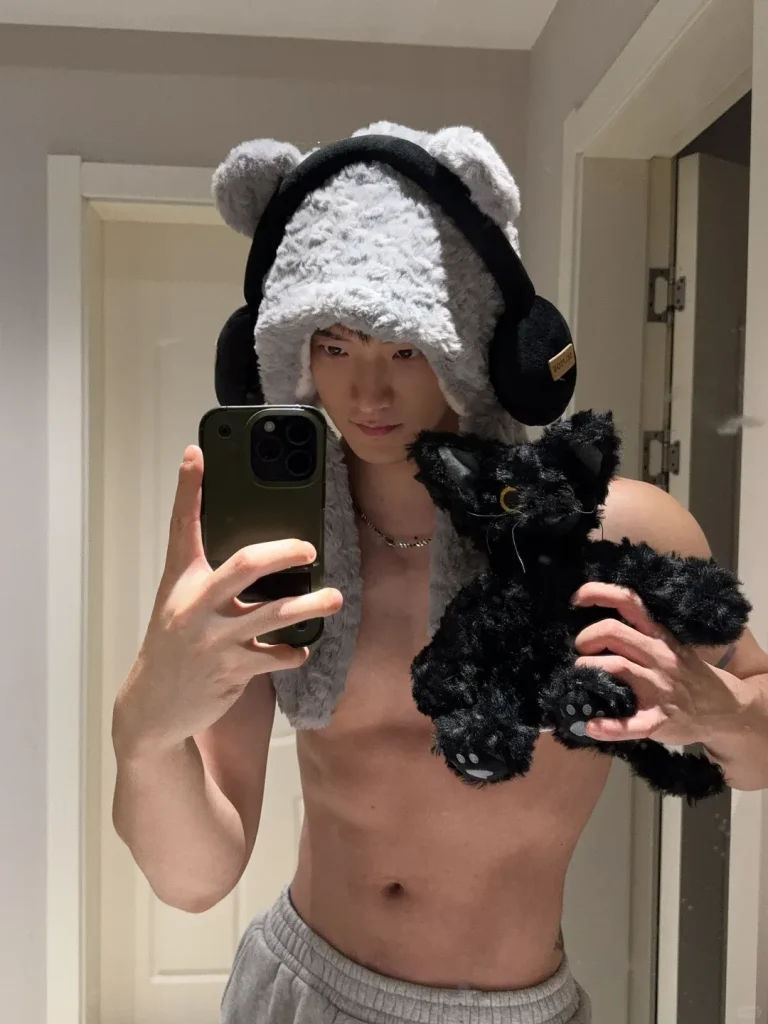 纹身、健身、造型多变，西北小哥的多样魅力