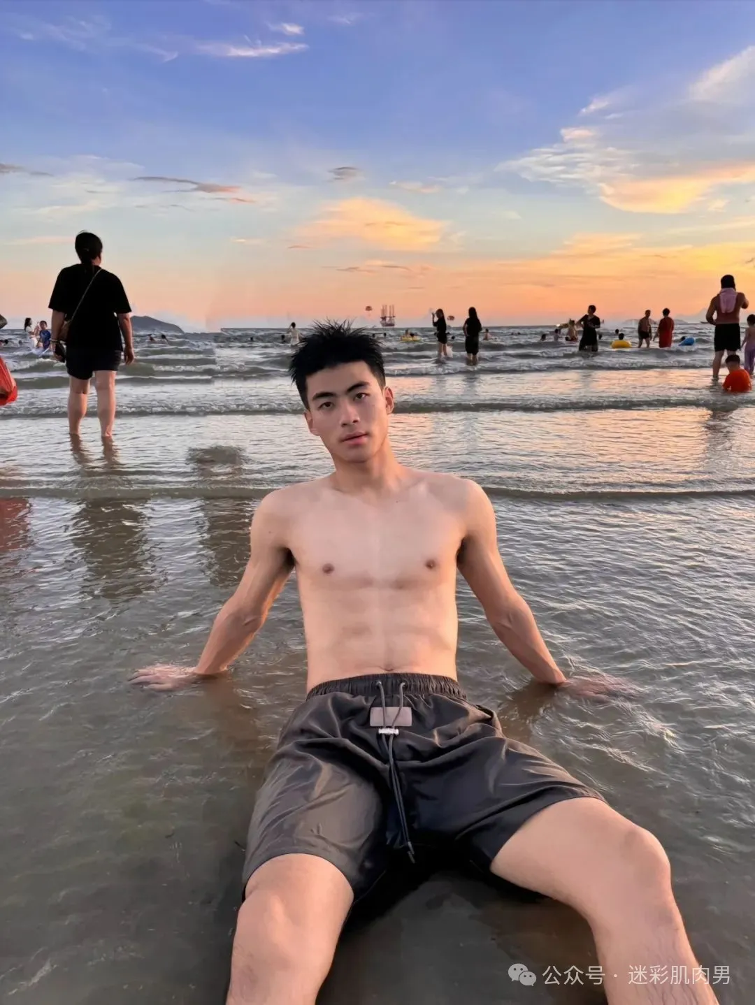 刘姥姥最爱 20 岁山东男大体育生！？一次直接见两个？