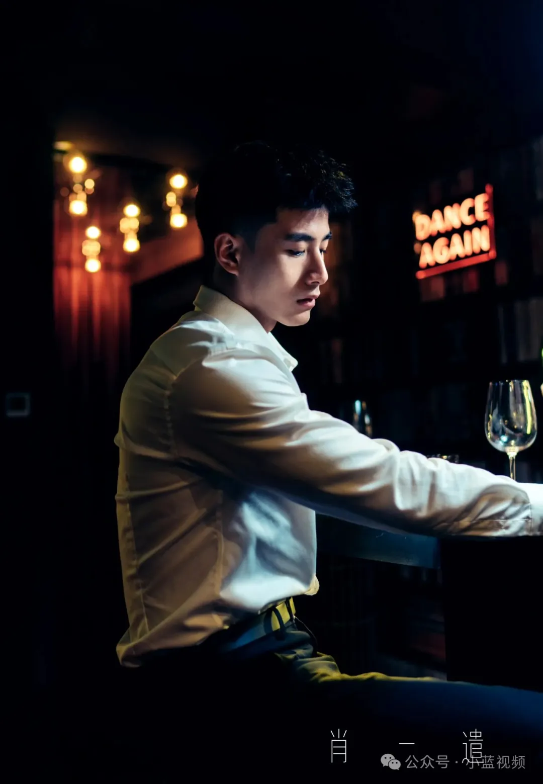 痞帅忧郁型男，肌肉曲线流畅俊美！