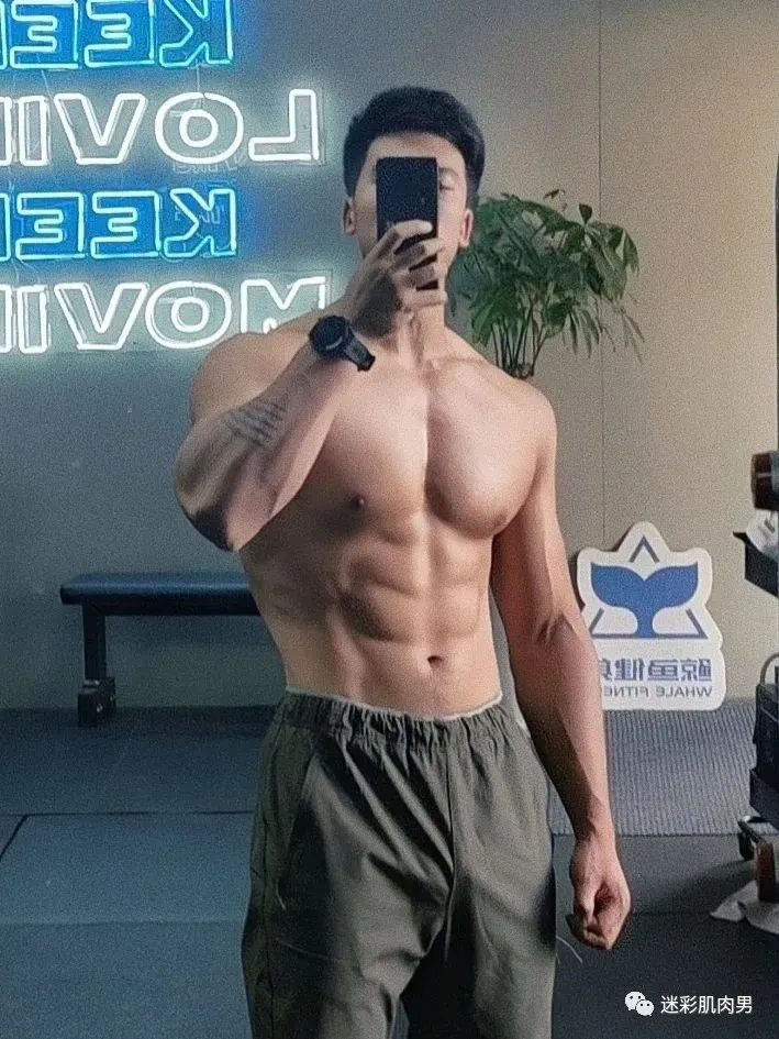 黝黑肌肉型男长得太好了，男人味十足！