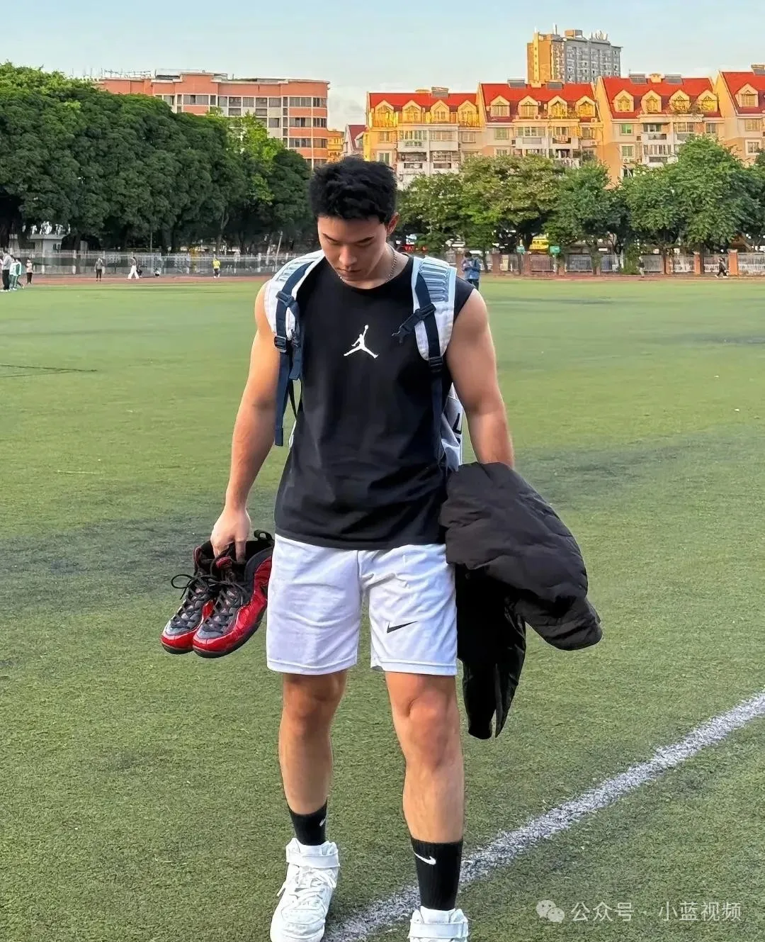 腿毛太浓了，大长腿篮球体育生小哥哥!