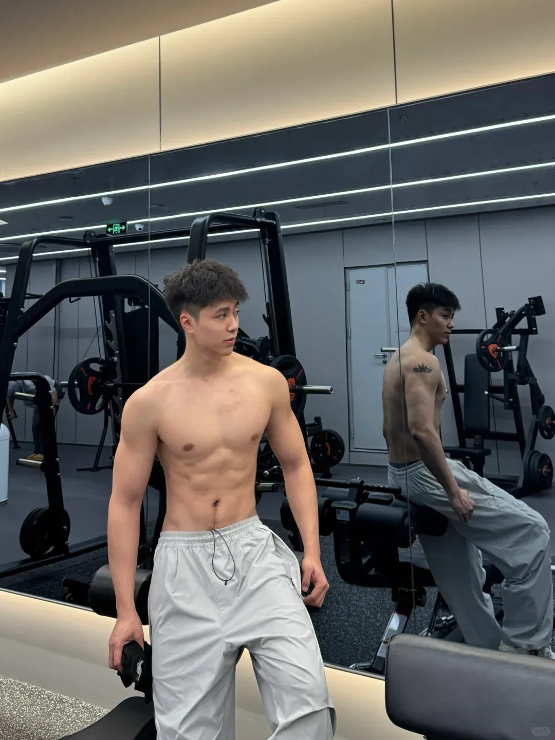 冬天别偷懒！185cm 白袜男邀你寒冬坚持健身