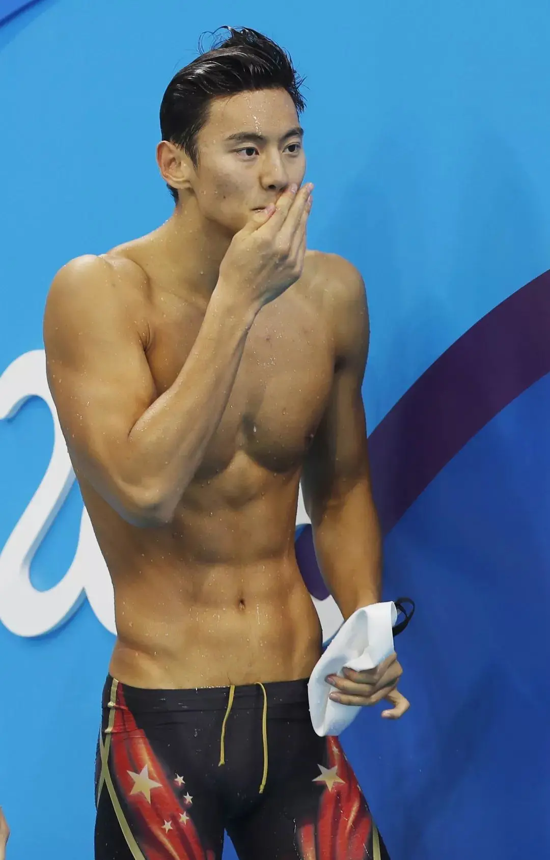 2024 宁泽涛拍男色写真大片，！这腹毛太好看了！