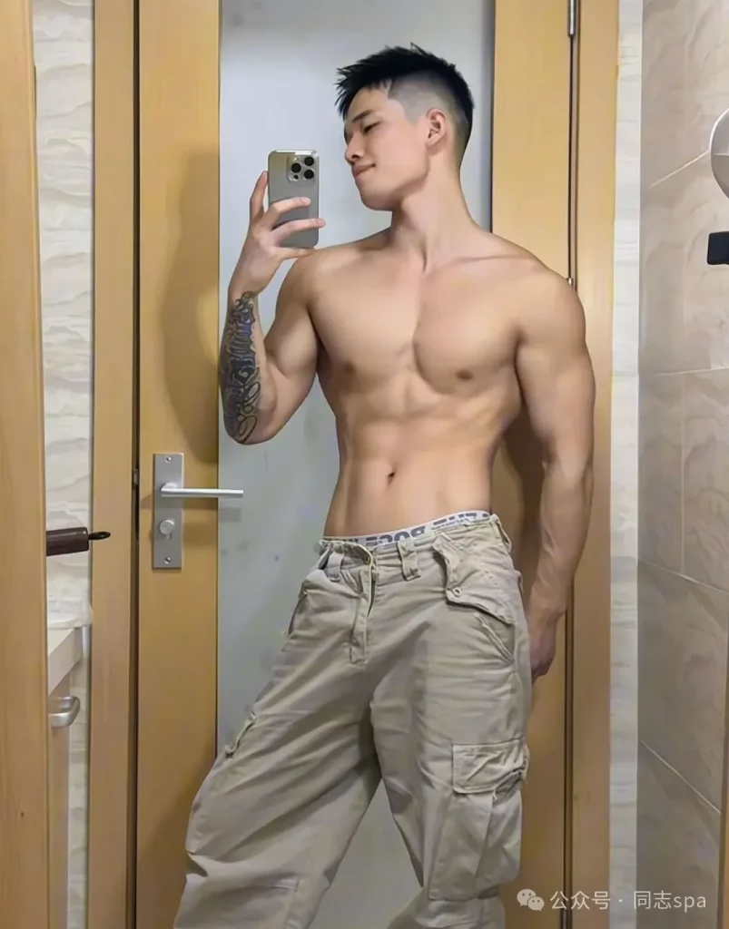 退伍 WJ 帅兵哥，180cm 黑皮精壮肌肉太可了！