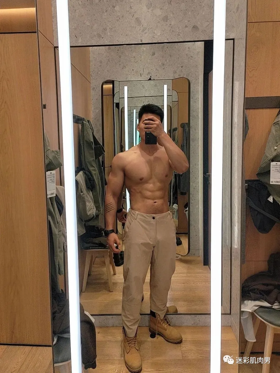 黝黑肌肉型男长得太好了，男人味十足！