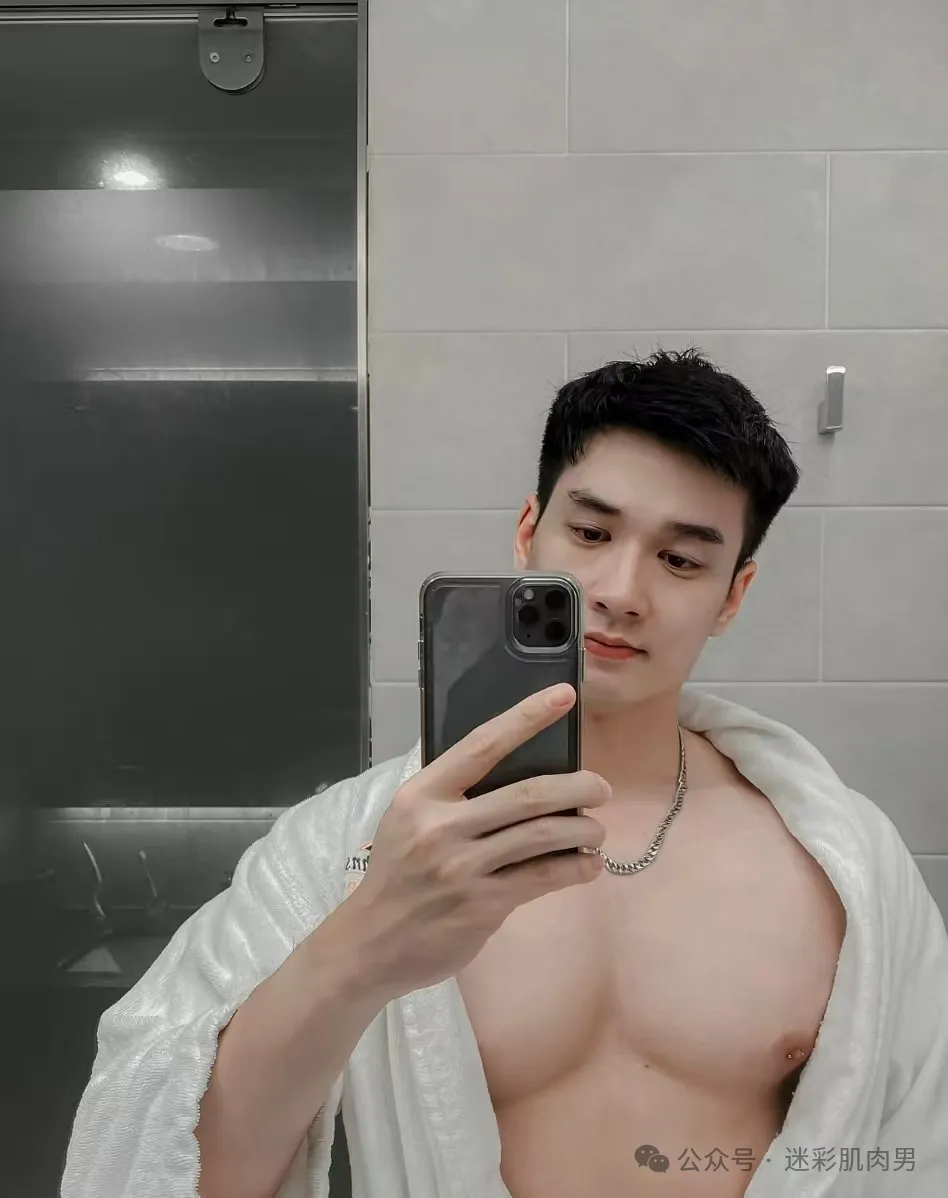 181CM 空少为吸引穿内裤拍大片？大鼻子也太撩了！
