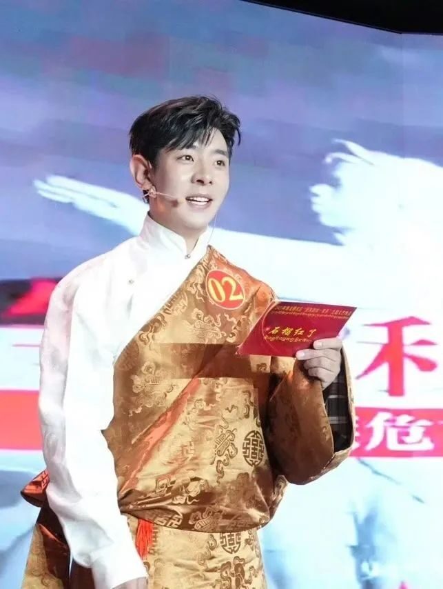 春晚西藏分会场男主持太帅了！藏族帅哥真是多！