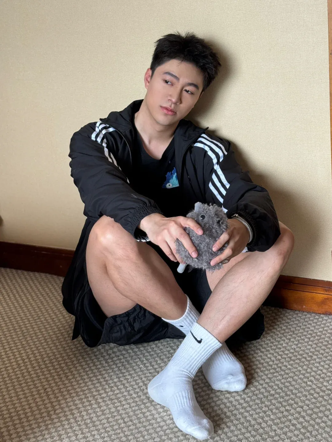 冬天别偷懒！185cm 白袜男邀你寒冬坚持健身
