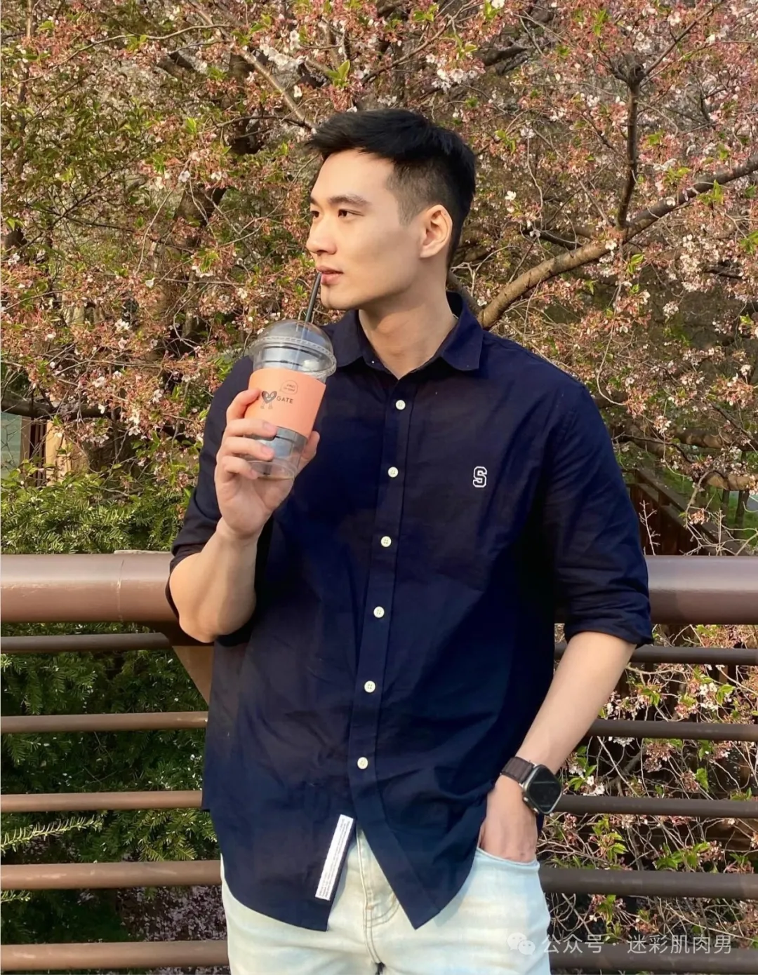 181CM 空少为吸引穿内裤拍大片？大鼻子也太撩了！