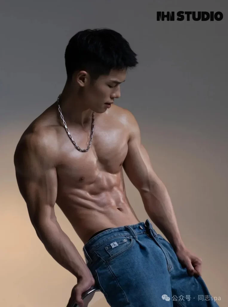 退伍 WJ 帅兵哥，180cm 黑皮精壮肌肉太可了！