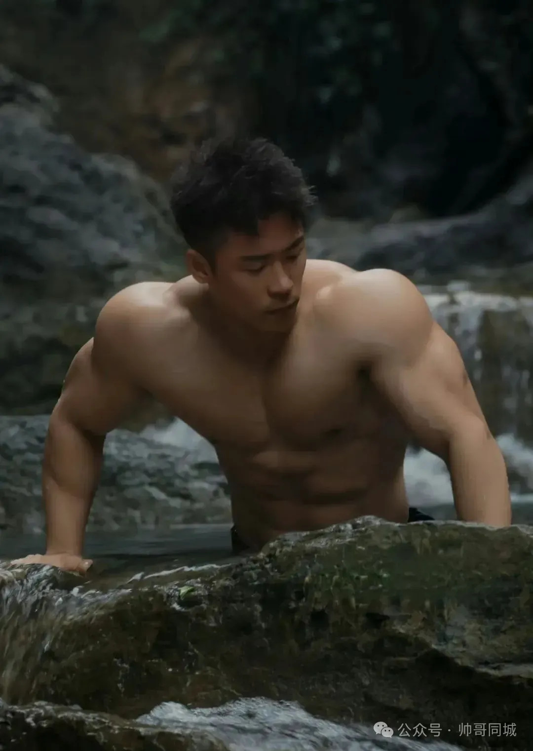 183cm 体育生猛男野外游泳
