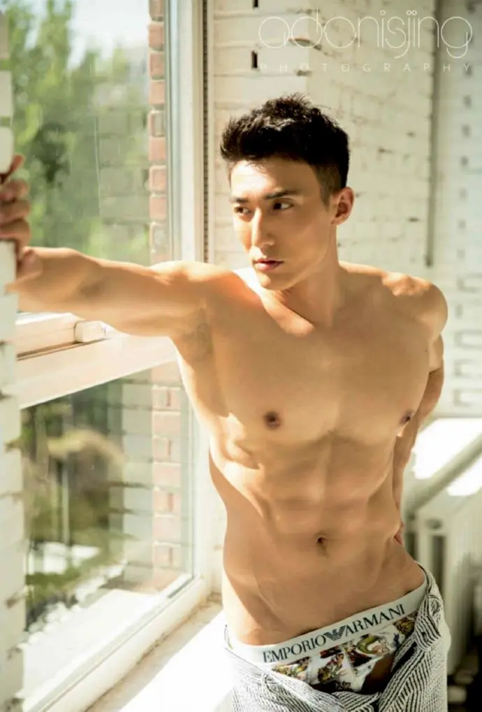 摄影师刘京的男人们，宽肩细腰翘臀是标配