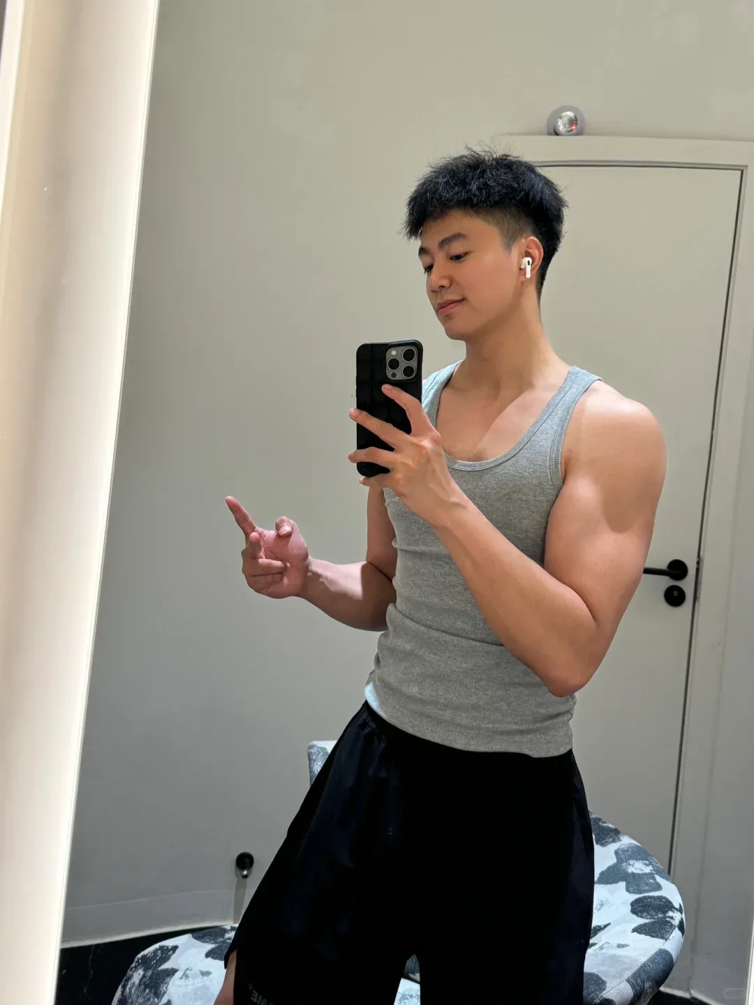 冬天别偷懒！185cm 白袜男邀你寒冬坚持健身