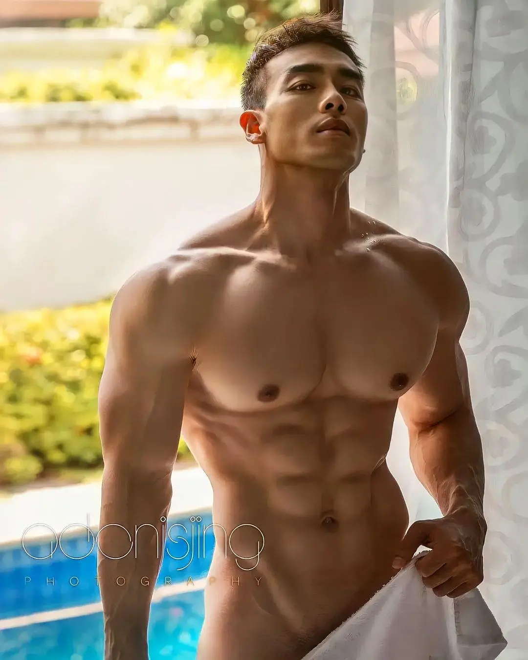 摄影师刘京的男人们，宽肩细腰翘臀是标配