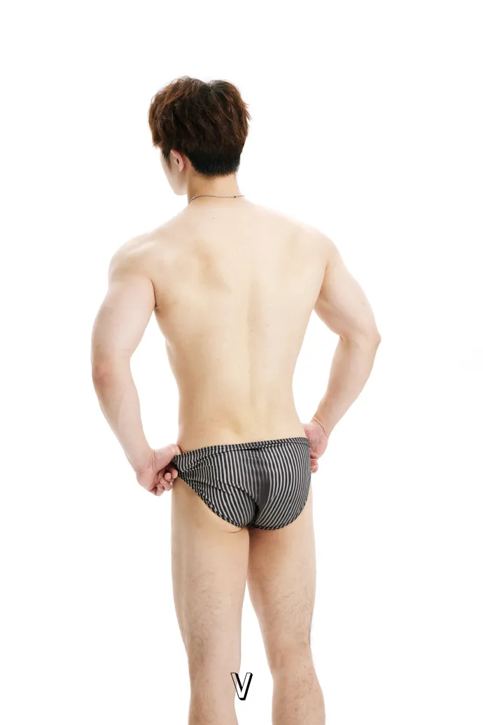 男模肌肉线条绝了，侧脸帅到舔屏！
