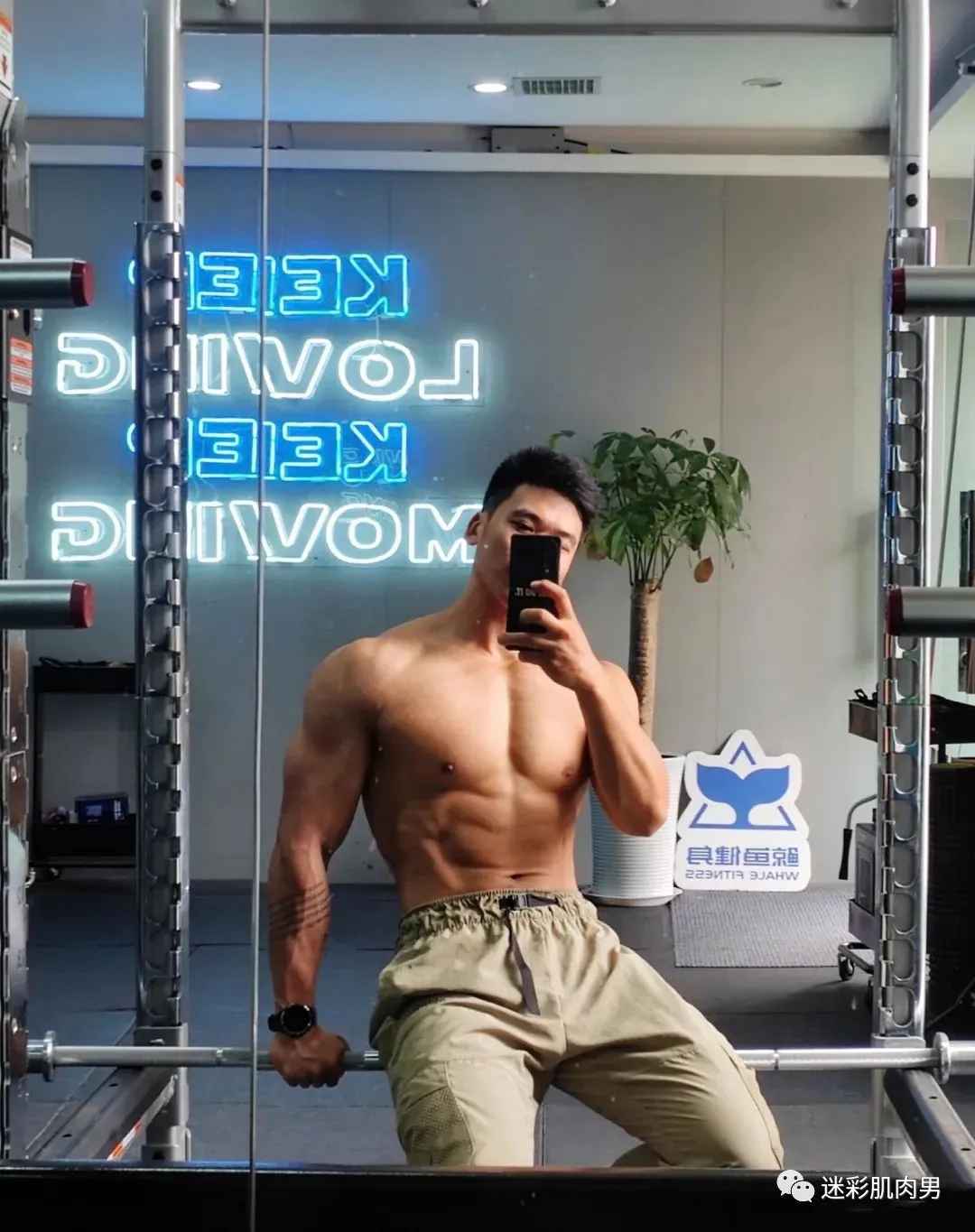 黝黑肌肉型男长得太好了，男人味十足！