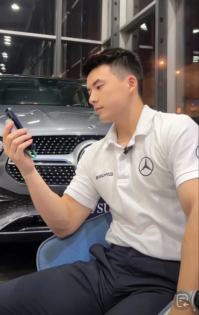 穿正装皮鞋卖车的超帅销售壹臣？真大呀？